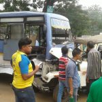 সিটি সেন্টারে মিনিবাস-পিকআপ ভ্যানের মুখোমুখি ধাক্কা