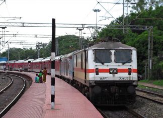আসানসোল স্টেশনে দাঁড়াবে হাওড়া-নয়াদিল্লি রাজধানী এক্সপ্রেস