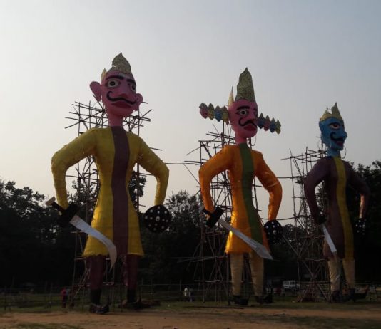 দশমীতে সিঁদুর খেলা আর রাবন বধ শহরে