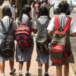 পিঠের বোঝা কমছে শিশু পড়ুয়াদের