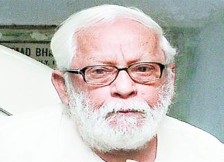 স্ট্রেচারেই হাসপাতাল থেকে বাড়ি ফিরলেন বুদ্ধদেব ভট্টাচার্য