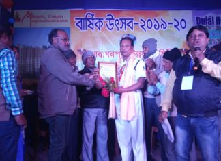 ট্রাফিক কর্মী তিগুন দাসের কাজে মুগ্ধ এলাকার মানুষ