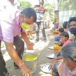 করোনার অভিশাপ,ভাড়া ঘর থেকে বিতাড়িত অভুক্ত পরিবারের পাশে বিশ্বনাথ