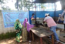 দুঃস্থদের রান্না করা খাবার সরবরাহ সাগরভাঙা সচেতন সমিতির
