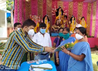 রায় ডাঙ্গা সার্বজনীন দুর্গা পুজোয় কোভিড যোদ্ধাদের সংবর্ধনা