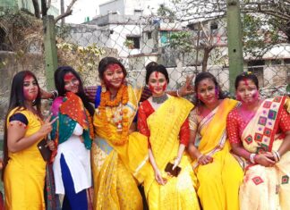 বসন্তের ছোঁয়ায় রঙিন হল দুর্গাপুরের রায়ডাঙ্গা