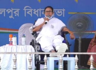 দুর্গাপুরকে হল্ট স্টেশন করে দক্ষিণবঙ্গে নির্বাচনী প্রচারে মমতা