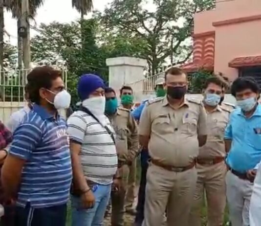 পাগল সাজিয়ে নেশামুক্তি কেন্দ্রে আটকে রাখা যুবককে উদ্ধার করল হিউম্যান রাইটস সদস্যরা
