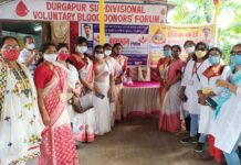 পথ দুর্ঘটনায় প্রয়াত ছাত্রের স্মৃতিতে রক্তদান