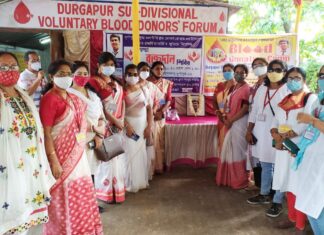 পথ দুর্ঘটনায় প্রয়াত ছাত্রের স্মৃতিতে রক্তদান