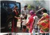 জন্মদিনে দুঃস্থ মানুষদের বিরিয়ানি খাওয়ালেন গৃহবধূ মহুয়া