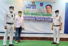 ছাত্রছাত্রীদের মধ্যে পথ নিরাপত্তা বিষয়ে সচেতনতার প্রচার পুলিশের