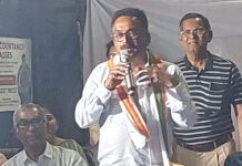 শহরের নানা সমস্যা উঠে এলো নিজের পাড়ায় কবি দত্তের সংবর্ধনা সভায়