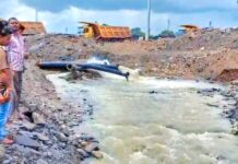 স্থানীয়দের চাকরির দাবিতে বিক্ষোভ চুরুলিয়া গ্রামে