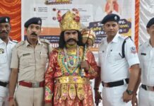 জাতীয় সড়কে যমরাজ সেজে গাড়ি চালকদের পথ নিরাপত্তার বার্তা