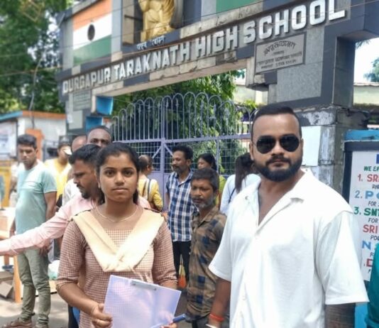 অ্যাডমিট কার্ড আনতে ভুলে যাওয়া ছাত্রীর পাশে বিজেপি নেতা