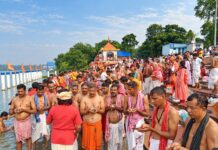 হিন্দুধর্মে মহালয়ার দিনে পিতৃ পুরুষের উদ্দেশ্যে তর্পণ করা হয় কেন!